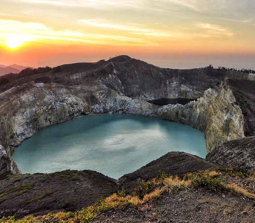 Danau kelimutu berwarna 3 di Ende Flores-Indonesia